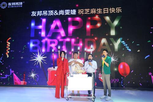 尚雯婕武汉霸气开唱 现场唱生日歌为粉