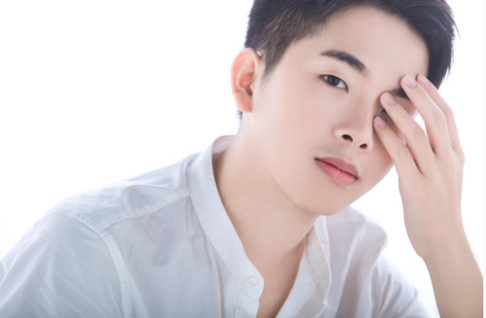 王者荣耀直播中唱rap 虎牙主播变身嘻哈