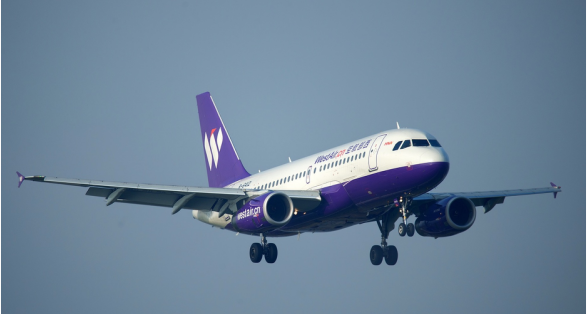 西部航空救援航班顺利运输141名九寨地