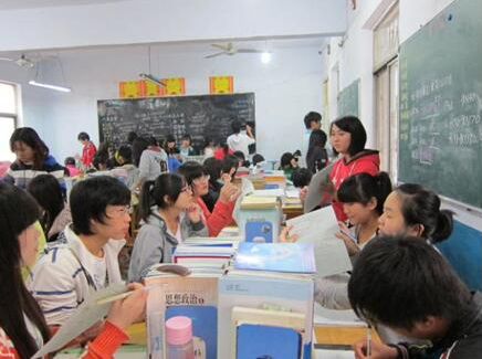 我们自豪,因为我们帮助学生们至少省下