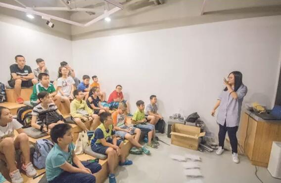 英孚青少儿英语语言运用俱乐部带学员