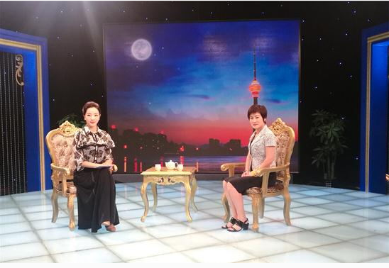 惠尔顿儿童安全座椅做客CCTV 对话名主持