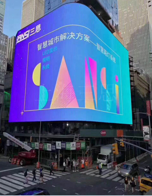 纽约时代广场1600㎡超高分辨率屏正式点
