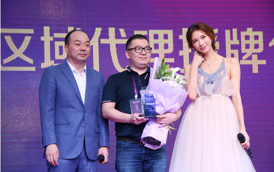 志玲诠释千年珠宝新品惊艳四座 直播