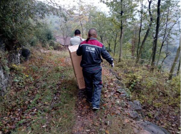 抬冰箱进山区 双11日日顺物流破解最后
