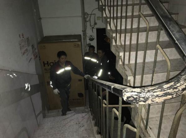 拆消防栓 爬九楼......双11日日顺物流只